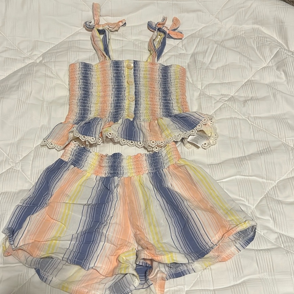 Little girls cute 2pcs great condition cute for summer time
